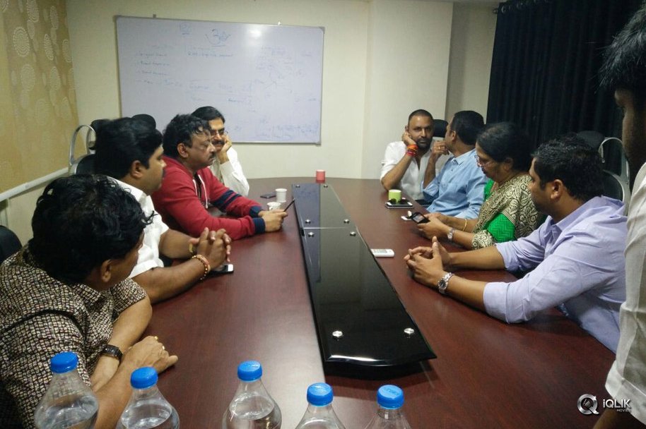 RGV-Meeting-With-Vangaveeti-Family